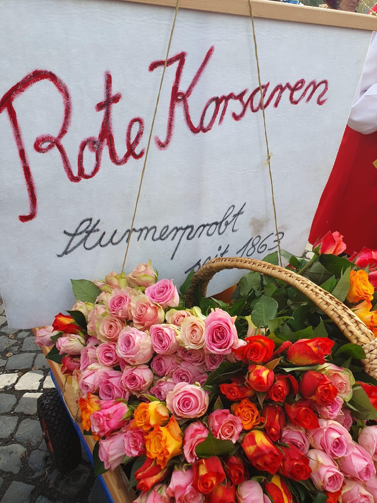 SPD Oberwinter beim Rosenmontagszug 2024 - die "Roten Korsaren"