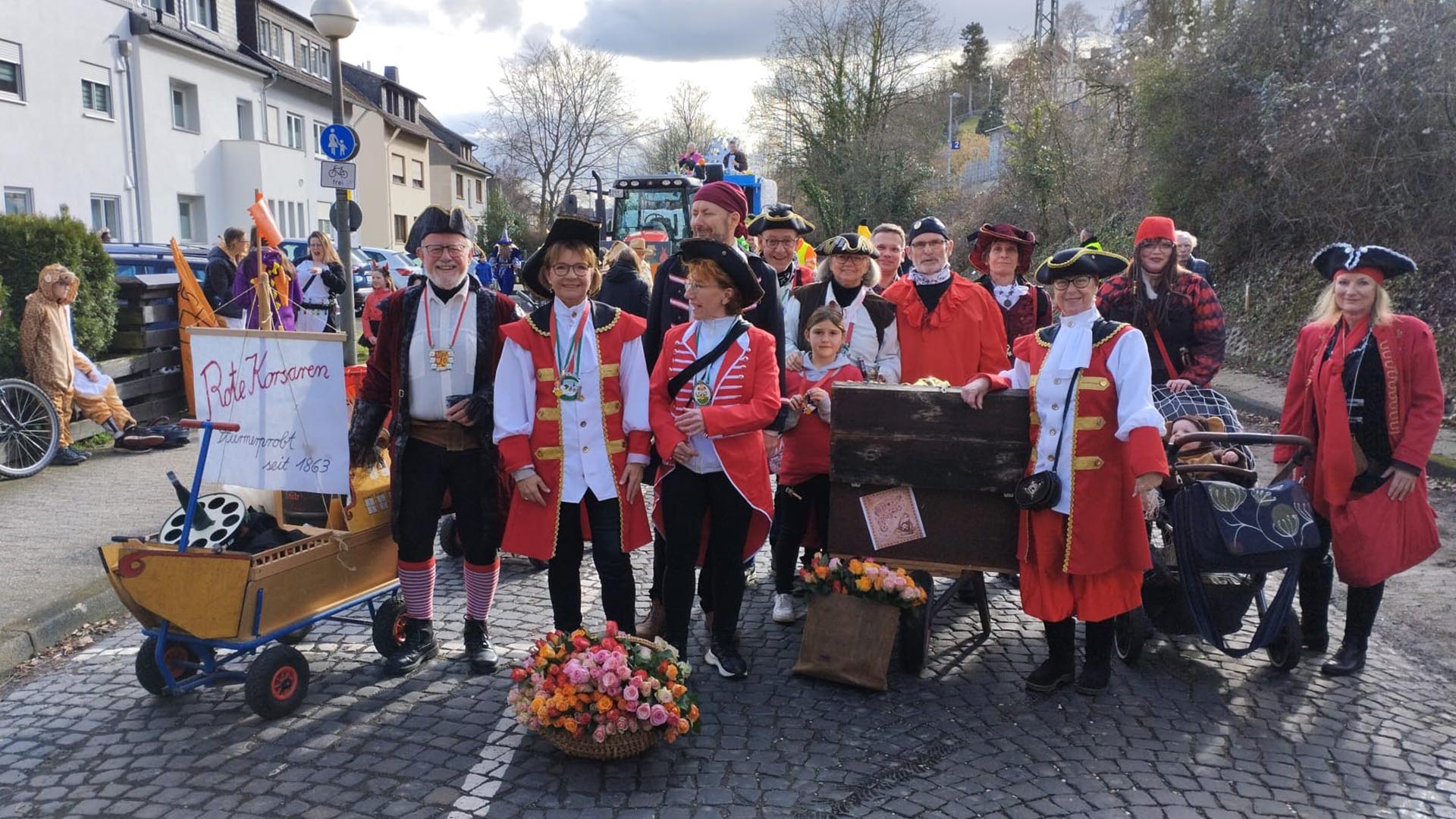 Der SPD Ortsverband Oberwinter nahm als "Rote Korsaren" am Rosenmontagszug 2024 teil.